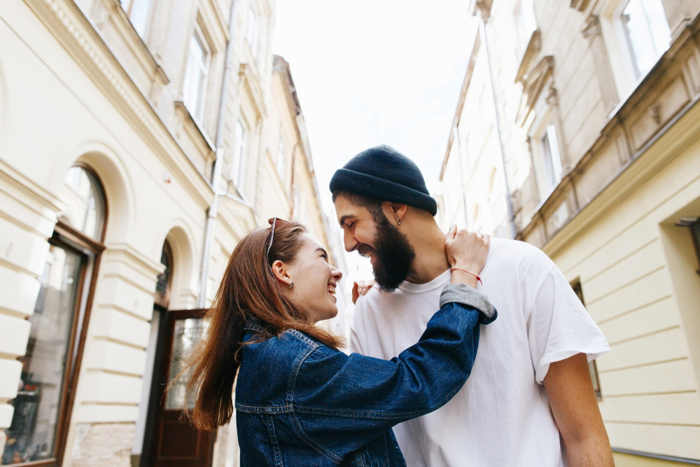 Une femme et un homme lors d’un premier rendez-vous à Lyon